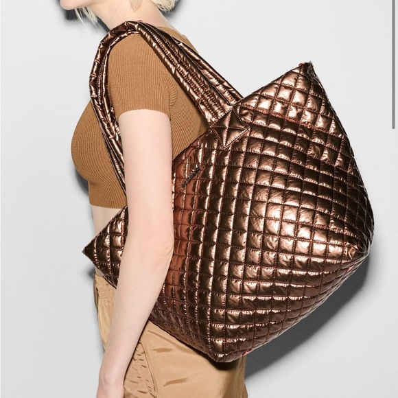 NEW - Copper Metallic Lacquer Medium
Metro Tote Deluxe - Picture 2 of 4